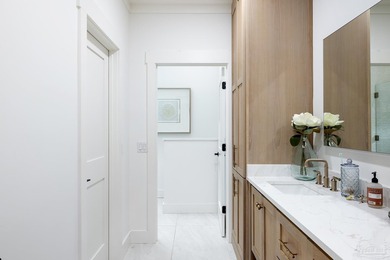 Welcome to this exquisitely updated 4-bedroom, 3.5-bathroom - photo 33