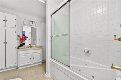 Beautifully updated 3-bedroom, 2-bath ranch offering over 2,000 - photo 38