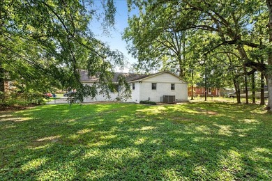 Beautifully updated 3-bedroom, 2-bath ranch offering over 2,000 - photo 45