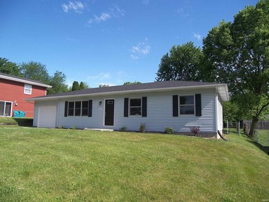Immediate possession available with this refreshed 3 bedroom one - photo 1