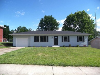 Immediate possession available with this refreshed 3 bedroom one - photo 2