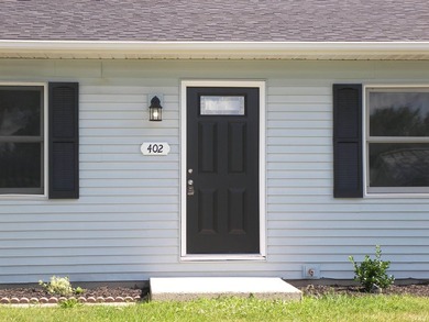 Immediate possession available with this refreshed 3 bedroom one - photo 7