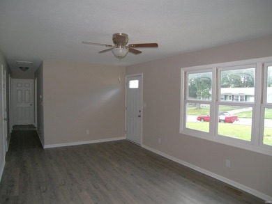 Immediate possession available with this refreshed 3 bedroom one - photo 9
