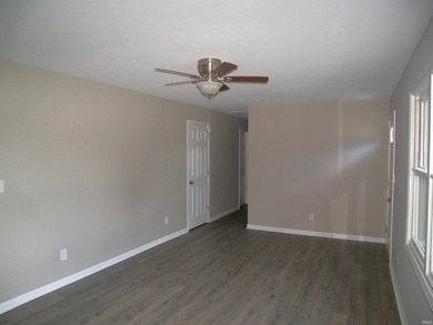 Immediate possession available with this refreshed 3 bedroom one - photo 10