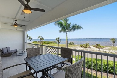 Experience LUXURY WATERFRONT LIVING in this stunning 2-bedroom - photo 3