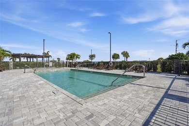 Experience LUXURY WATERFRONT LIVING in this stunning 2-bedroom - photo 4