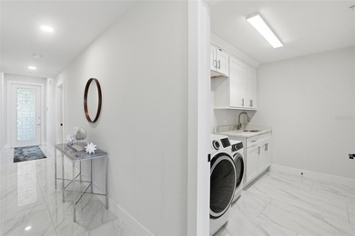 Experience LUXURY WATERFRONT LIVING in this stunning 2-bedroom - photo 9