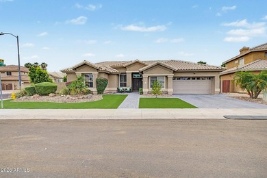 Beautifully maintained home on a coveted corner lot within a - photo 5