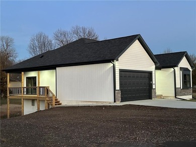 Welcome to this beautiful newly built 5 bedroom, 3 bath home - photo 9