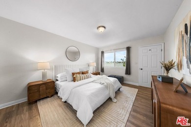 A rare and remarkable opportunity to own a fully vacant - photo 27