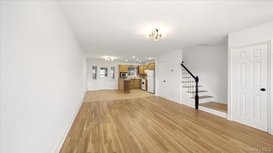 Brick, large single family recently renovated in move-in - photo 2