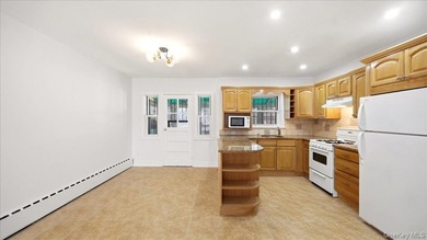 Brick, large single family recently renovated in move-in - photo 3