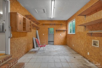 12 Acre Estate! Hidden behind beautiful mature oak trees and - photo 33