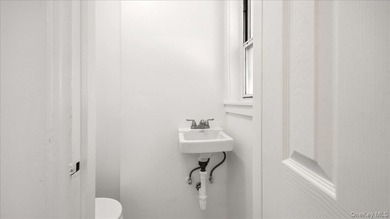 Brick, large single family recently renovated in move-in - photo 8