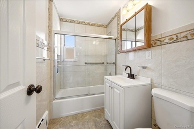 Brick, large single family recently renovated in move-in - photo 9