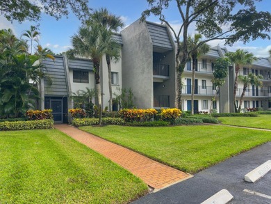 Beautifully maintained 3-bedroom townhouse in a sought-after 55+ - photo 2