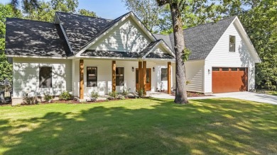 Lake Home For Sale in Hot Springs, Arkansas