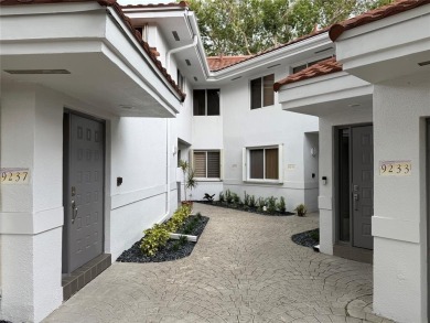 Lake Condo For Sale in Plantation, Florida