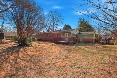 Charming ranch-style home featuring 4 spacious bedrooms and 2 - photo 31