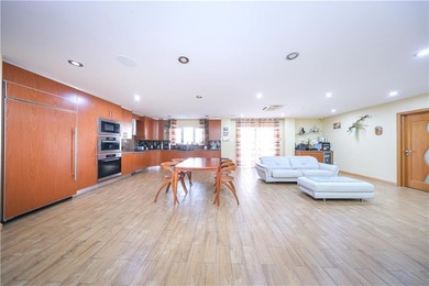 Luxury AND elegance Two-Family Home with Elevator, Rooftop, and - photo 13