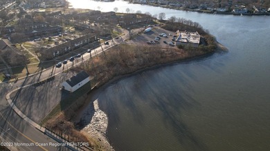 Attention builders and investors: Riverfront property is very - photo 16