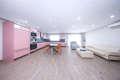 Luxury AND elegance Two-Family Home with Elevator, Rooftop, and - photo 17