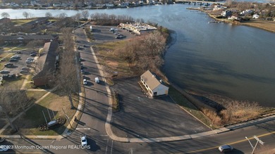 Attention builders and investors: Riverfront property is very - photo 19