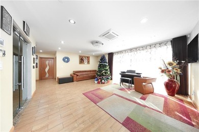 Luxury AND elegance Two-Family Home with Elevator, Rooftop, and - photo 22