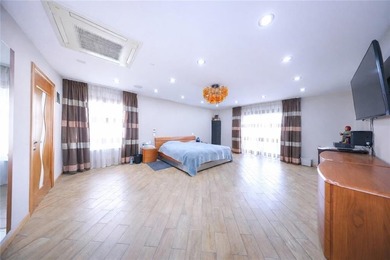Luxury AND elegance Two-Family Home with Elevator, Rooftop, and - photo 25