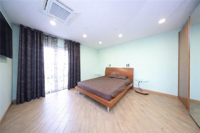Luxury AND elegance Two-Family Home with Elevator, Rooftop, and - photo 26