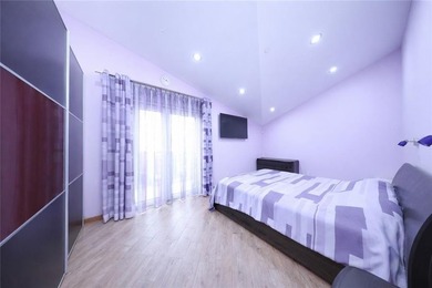 Luxury AND elegance Two-Family Home with Elevator, Rooftop, and - photo 27