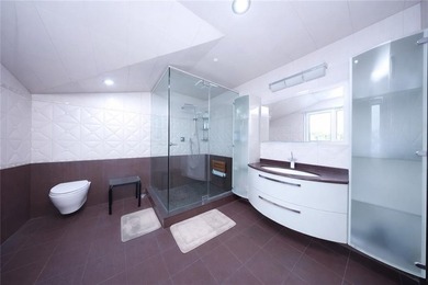 Luxury AND elegance Two-Family Home with Elevator, Rooftop, and - photo 29