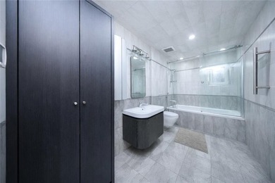 Luxury AND elegance Two-Family Home with Elevator, Rooftop, and - photo 32