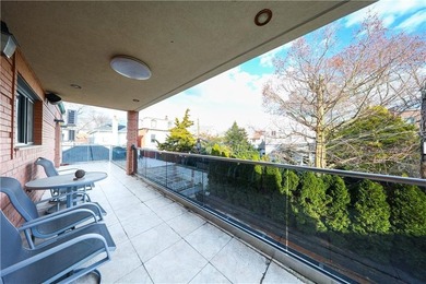 Luxury AND elegance Two-Family Home with Elevator, Rooftop, and - photo 39