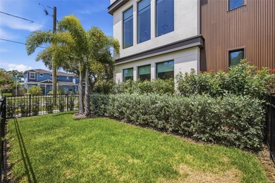 Luxury urban living at its finest. Just three blocks from - photo 5