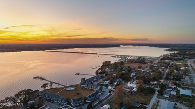 Welcome to an exceptional Neuse River retreat, just across the - photo 47