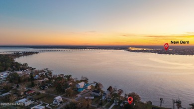 Welcome to an exceptional Neuse River retreat, just across the - photo 49
