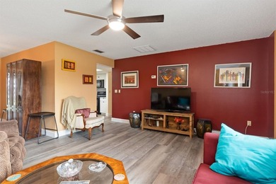 Beautifully updated 2 bedroom, 2 bath, 2 car garage home with - photo 5