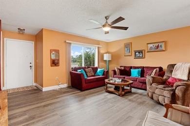 Beautifully updated 2 bedroom, 2 bath, 2 car garage home with - photo 6