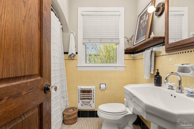 Exquisitely restored 1930s Craftsman offering the rare - photo 15