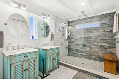 Gorgeous waterfront home that's as close to paradise as you can - photo 16