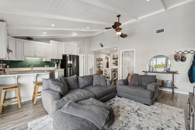 Gorgeous waterfront home that's as close to paradise as you can - photo 18