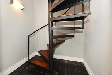 Welcome to waterfront living at its finest! This beautifully - photo 21