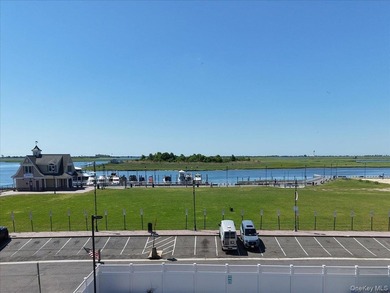 Welcome to waterfront living at its finest! This beautifully - photo 33