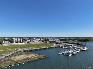 Welcome to waterfront living at its finest! This beautifully - photo 35