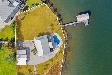 Gorgeous waterfront home that's as close to paradise as you can - photo 42