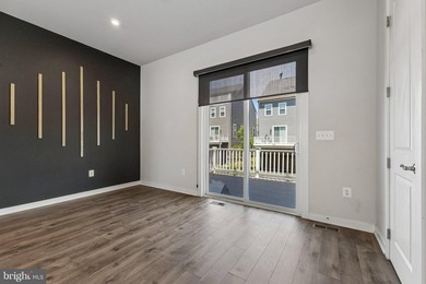 Welcome to Potomac Shores! Built in 2022, this beautifully - photo 8