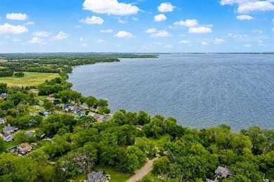 Lake Koshkonong Home For Sale in Edgerton Wisconsin