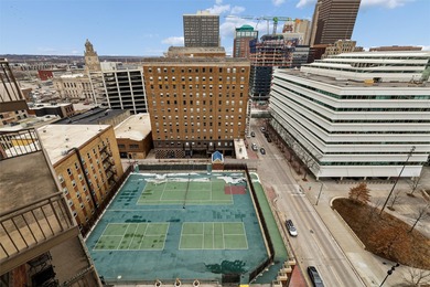 Live in the heart of downtown Des Moines at The Plaza. This 15th