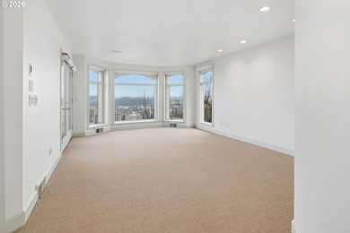 Occupying an elevated position with sweeping, cinematic vistas - photo 25